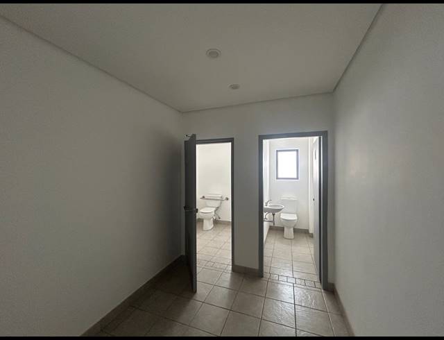 675M² WAREHOUSE TO LET IN CLAYVILLE